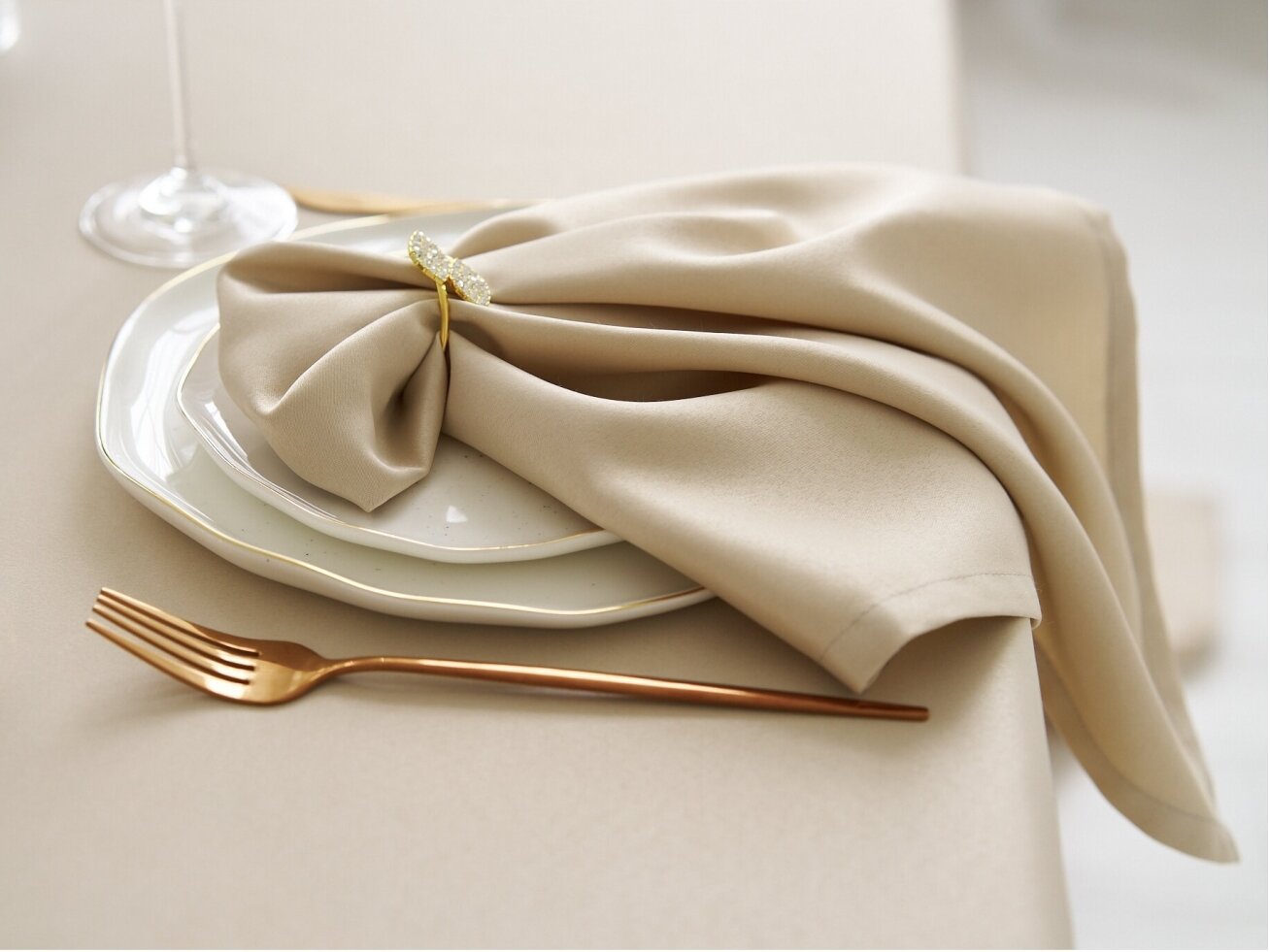 Napkin latte SATEN 45 x 45 cm 1 Napkin latte SATEN 45 x 45 cm 1