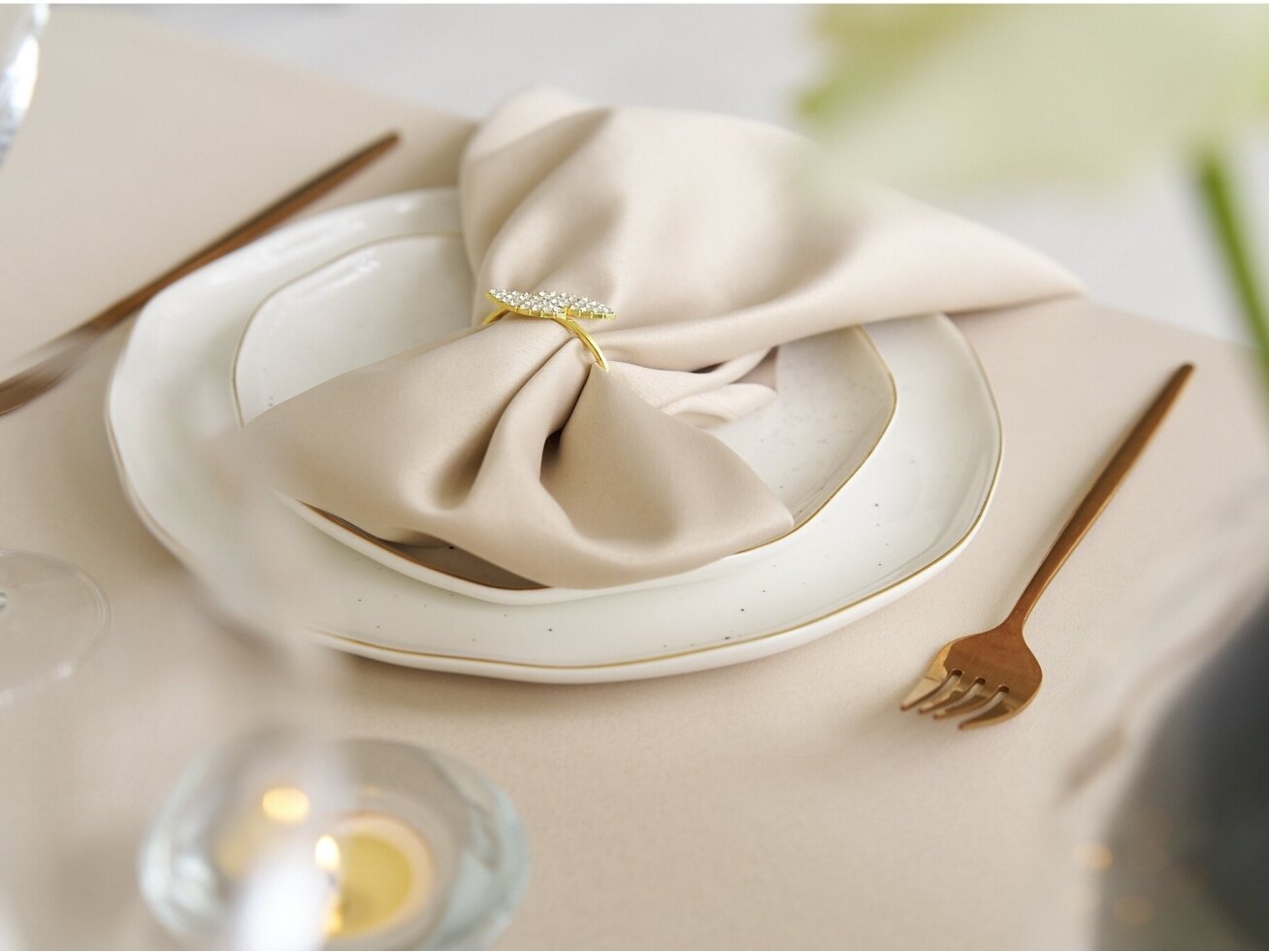 Napkin latte SATEN seamless stain resistant 45 x 45 cm 1 Napkin latte SATEN seamless stain resistant 45 x 45 cm 1