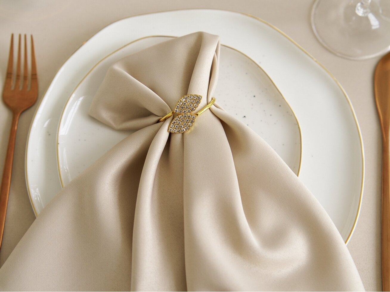 Napkin latte SATEN seamless stain resistant 45 x 45 cm 2 Napkin latte SATEN seamless stain resistant 45 x 45 cm 2