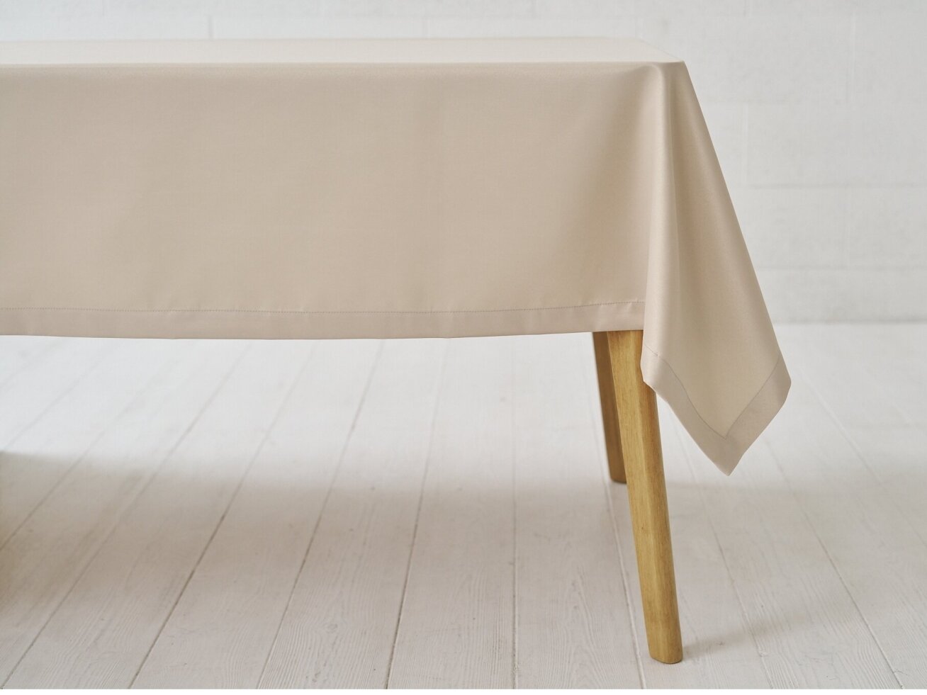 Tablecloth latte Saten, width 320 cm Tablecloth latte Saten, width 320 cm