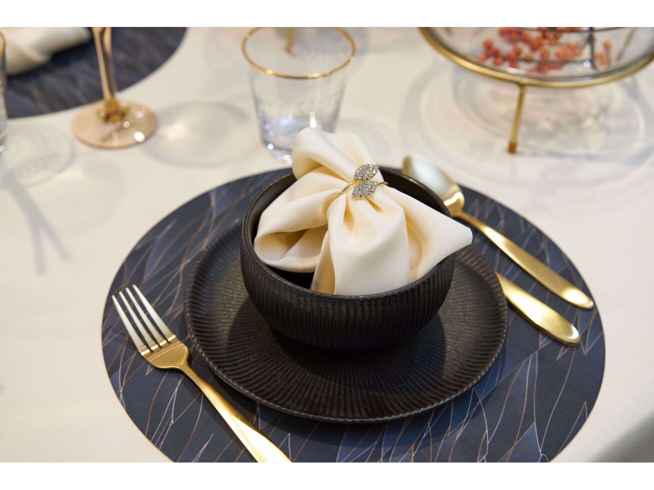Tablecloth champagne Saten stain resistant, width 320 cm 3 Tablecloth champagne Saten stain resistant, width 320 cm 3