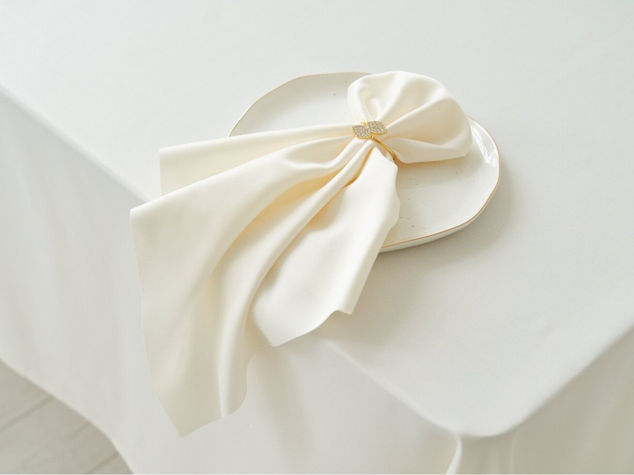 Tablecloth champagne Saten stain resistant, width 320 cm 2 Tablecloth champagne Saten stain resistant, width 320 cm 2