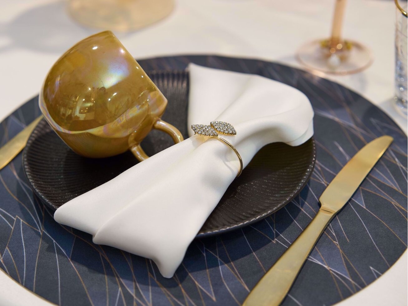 Tablecloth champagne Saten stain resistant, width 320 cm 4 Tablecloth champagne Saten stain resistant, width 320 cm 4