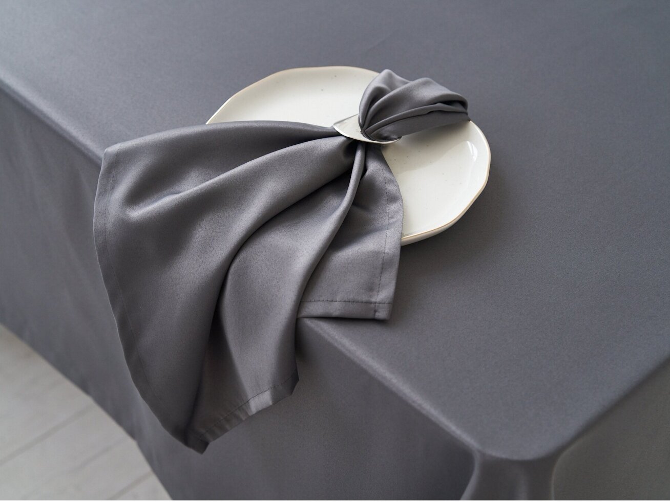 Tablecloth graffiti Saten, width 320 cm 3 Tablecloth graffiti Saten, width 320 cm 3