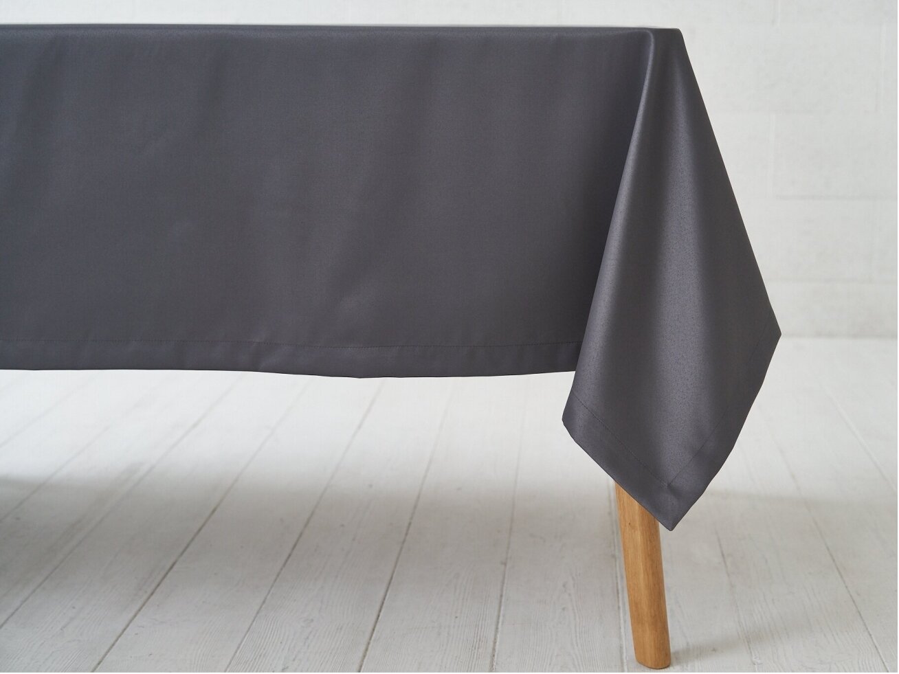Tablecloth graffiti Saten, width 320 cm Tablecloth graffiti Saten, width 320 cm