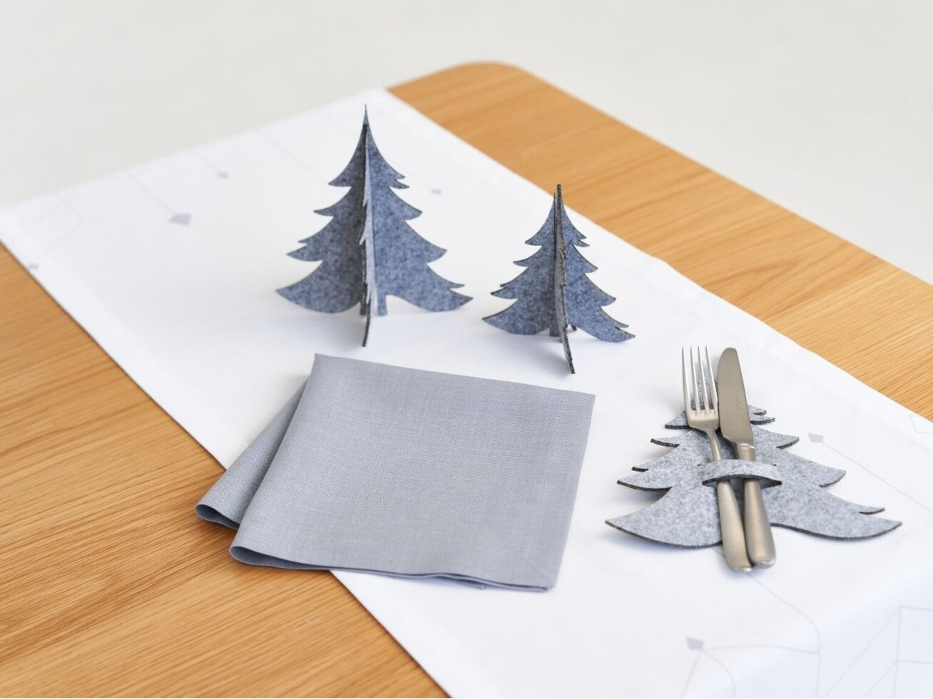 Table runner Modern Christmas tree, grey 2 Table runner Modern Christmas tree, grey 2