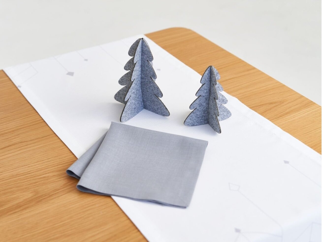 Table runner Modern Christmas tree, grey 1 Table runner Modern Christmas tree, grey 1